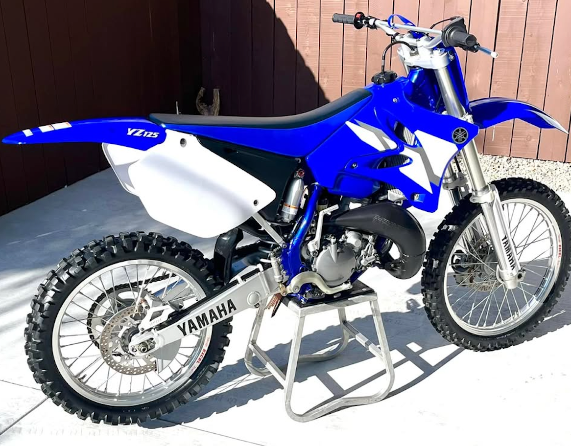YAMAHA YZ250 & YZ125 2002 Factory Yamaha Style Replica Graphics